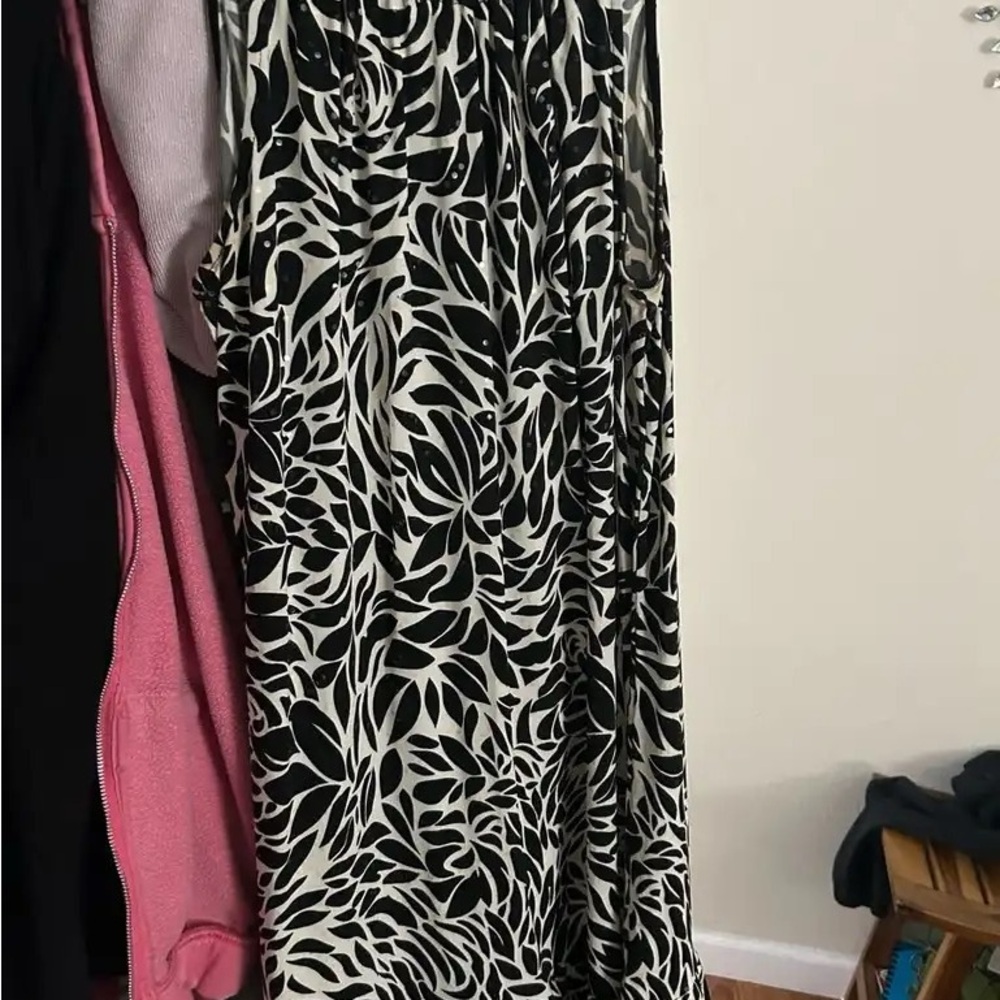 Elegant Black and White Leaf Print Skirt